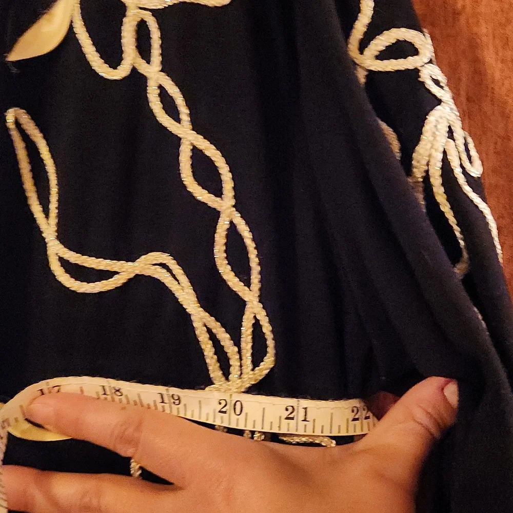 Elegant Black and White Floral Women's Cardigan - Picture 6 of 9